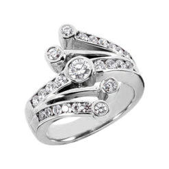 18K White Gold Round Diamond Right Hand Ladies Ring 0.75ct