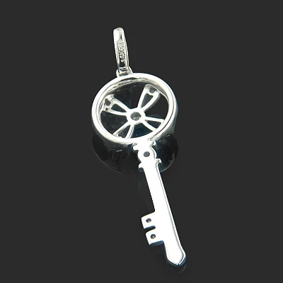 14K White Gold White Black Diamond Key Pendant 0.49ct 4 14K White Gold White Black Diamond Key Pendant 0.49ct - Image 2